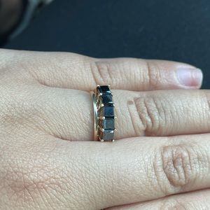 ✨Solid 10k gold & Onyx ring size 6 ✨